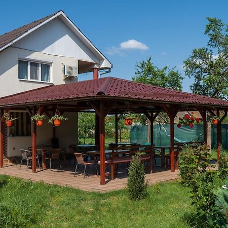 Denisa & Rares Hotel Tasnád Kültér fotó