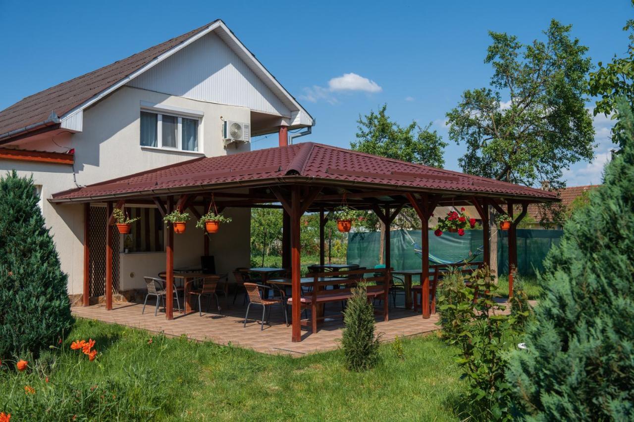 Denisa & Rares Hotel Tasnád Kültér fotó
