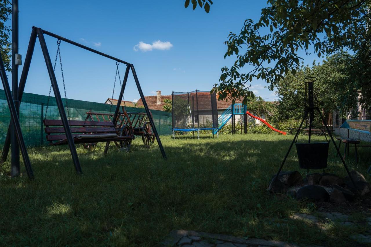 Denisa & Rares Hotel Tasnád Kültér fotó