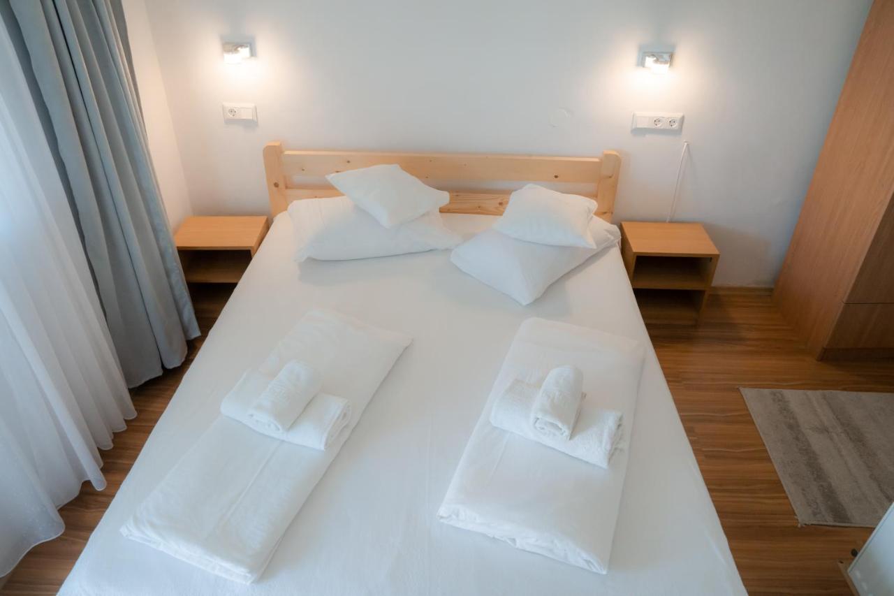 Denisa & Rares Hotel Tasnád Kültér fotó